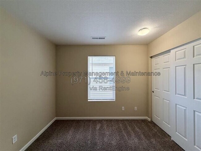 Building Photo - 5758 NE Damsel Dr