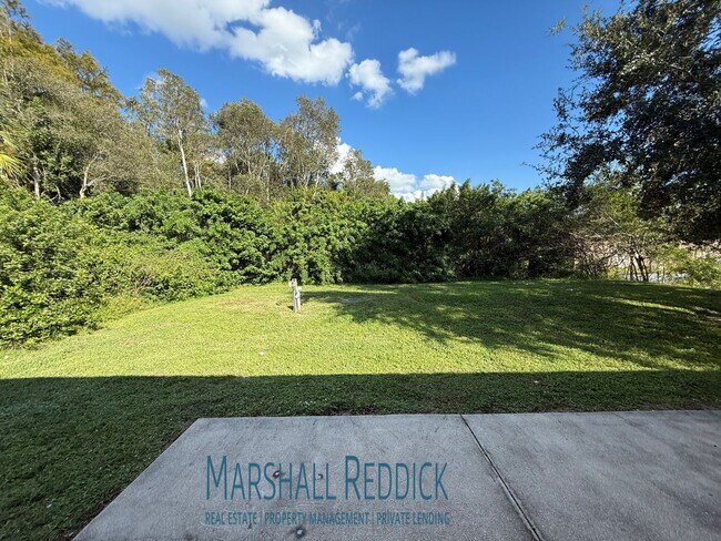 Building Photo - Beautiful wood tile floors! 3 Bed 2 Bath 1...