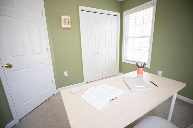 Building Photo - Townhouse at The Pinnacle