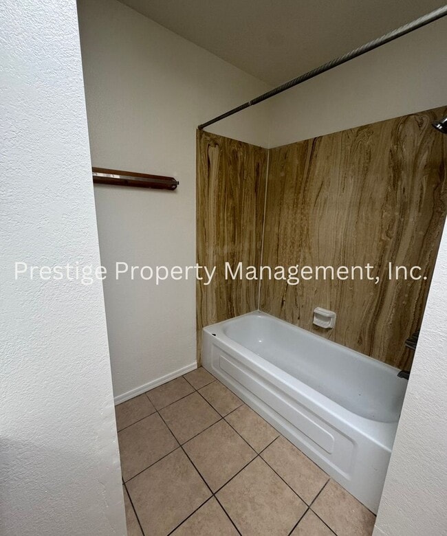 Building Photo - 2235