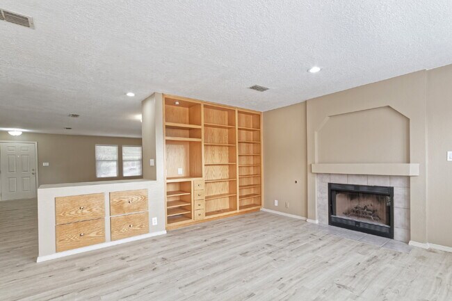 Building Photo - I-40 freeway access nearby. Couple blocks ...