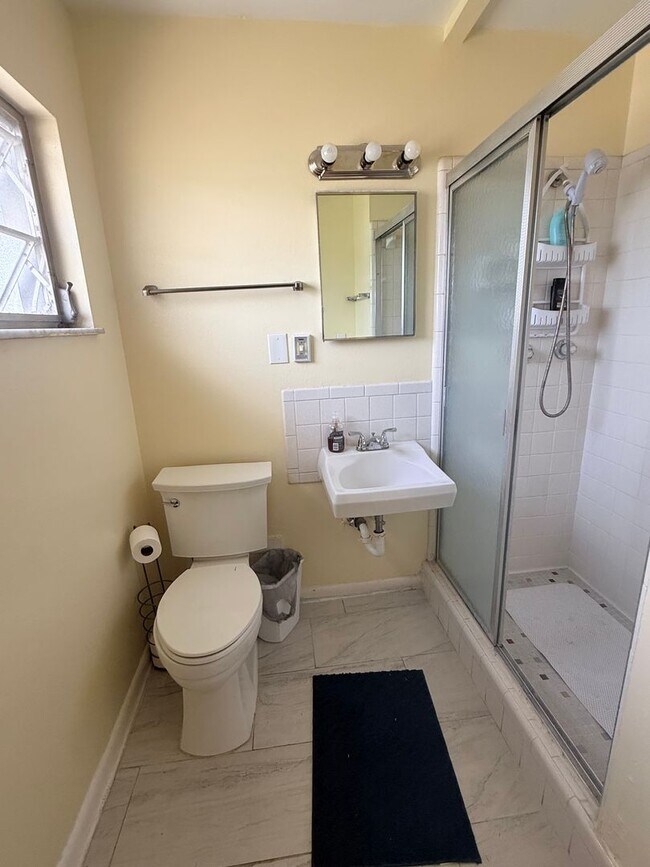 Building Photo - Beautifully Remodeled and updated Longwood beauty!  Call SHEILA C 407-687-7900