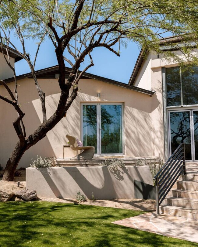 Building Photo - 4330 E McDonald Dr