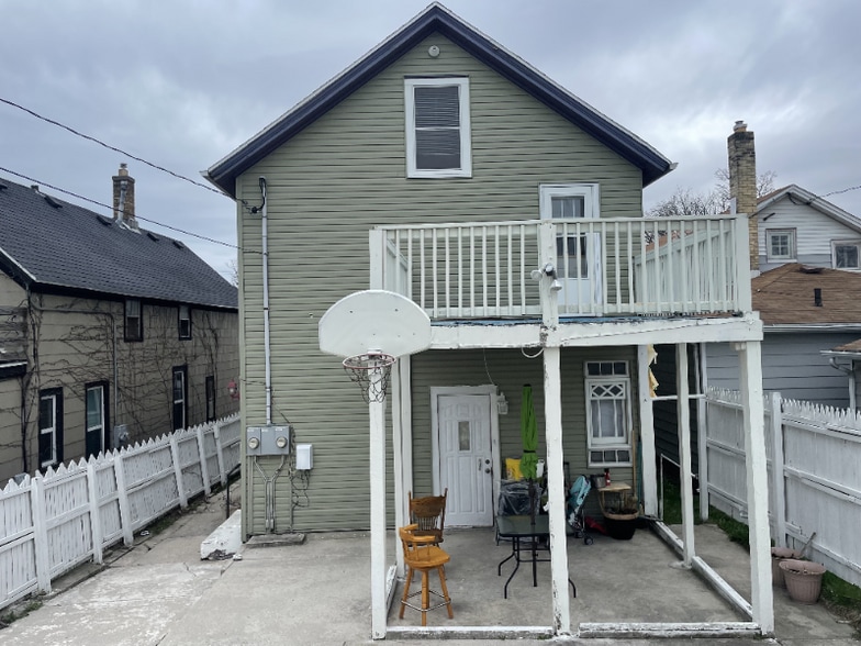 Building Photo - 1112 Erie Ave