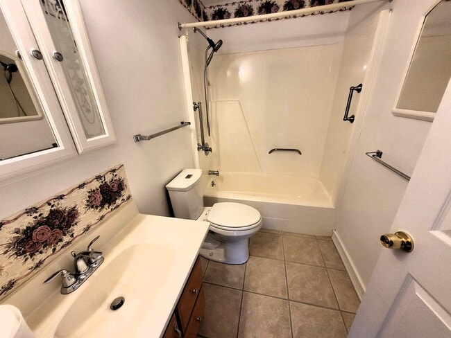 Building Photo - 1 Bittersweet Rd