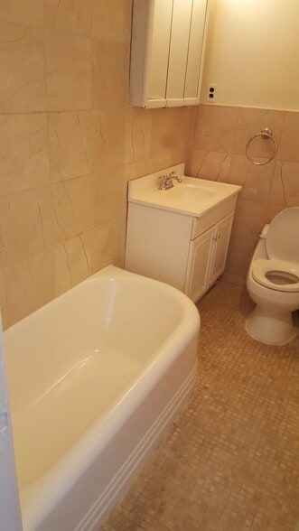 Building Photo - 2201 Chestnut St