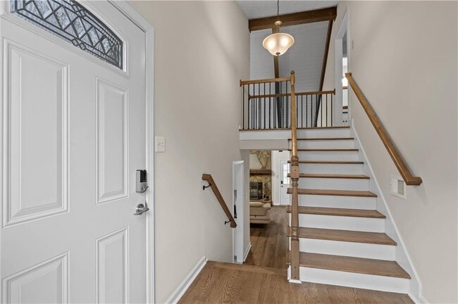 Building Photo - 2400 Salem Dr