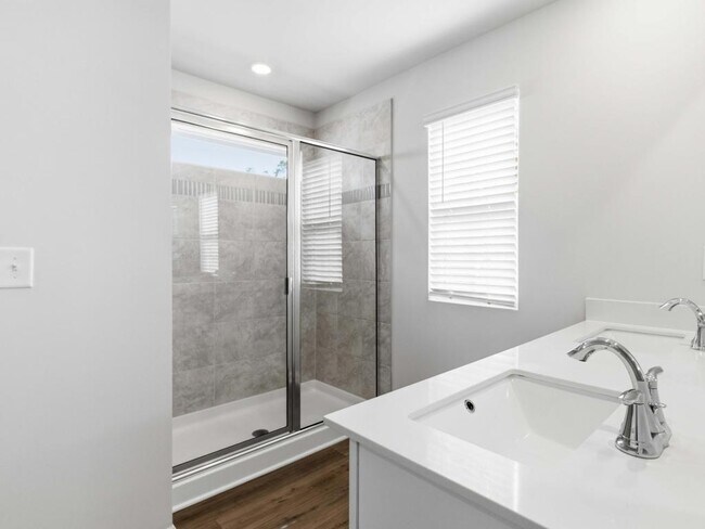 Building Photo - 211 Stellate Pl