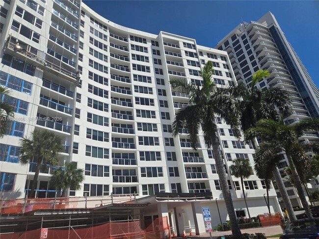 Building Photo - 3505 S Ocean Dr