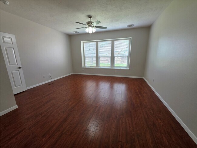 Building Photo - 2111 Emerald Cove Dr