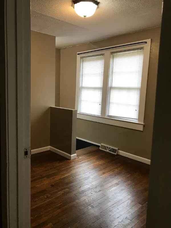 Building Photo - 597 Emma Rd