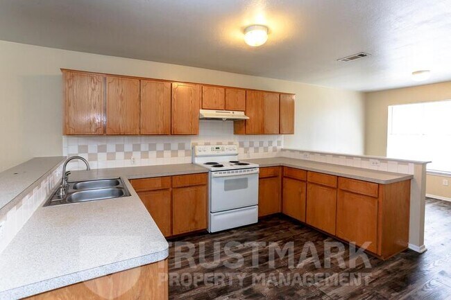 Building Photo - 310 S 40th St