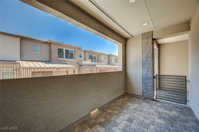 Building Photo - 2544 Vandra St