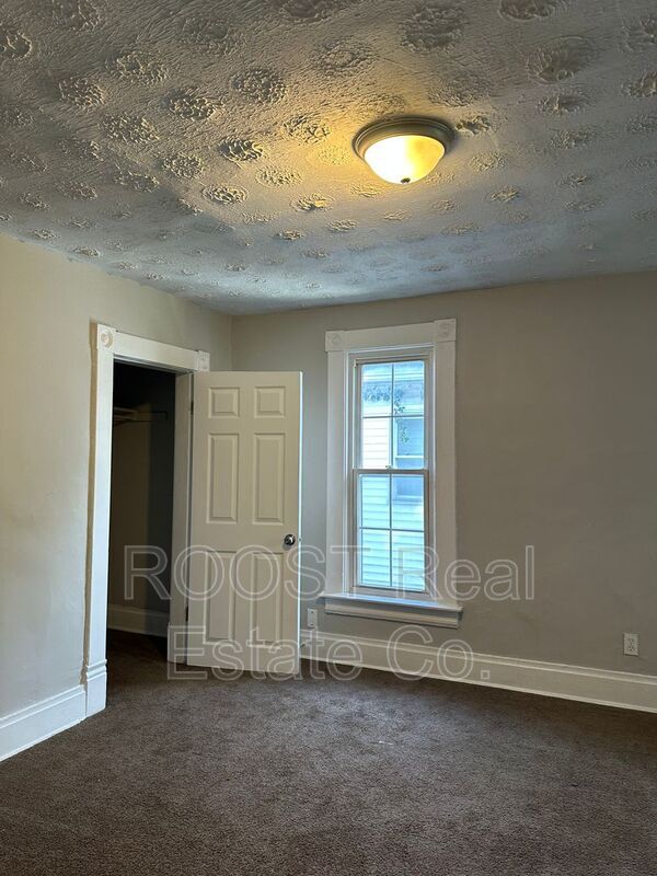 Building Photo - 896 Ellsworth Ave