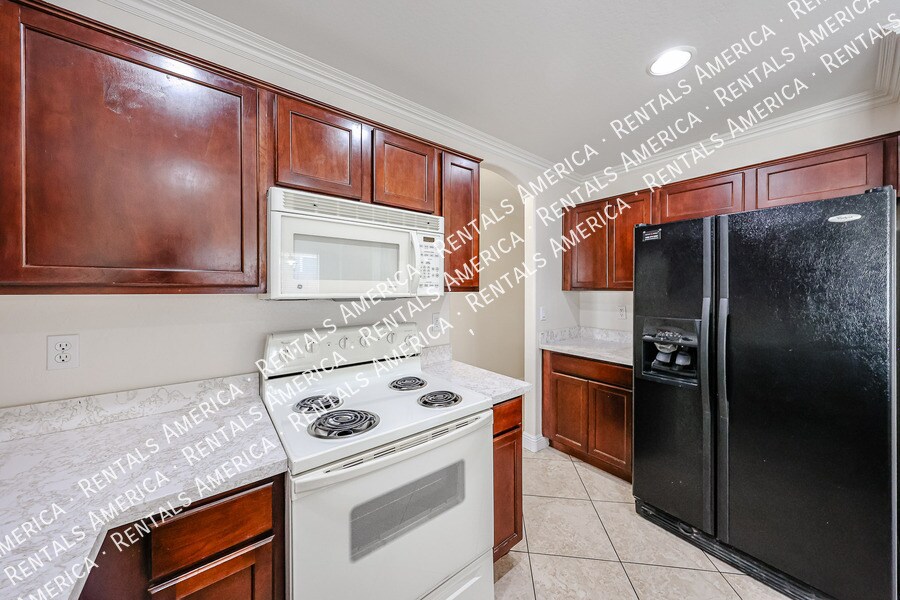 Building Photo - 1517 S 219th Dr