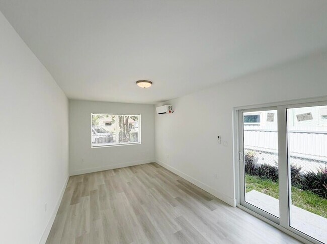 Building Photo - 1135 NW 127th St