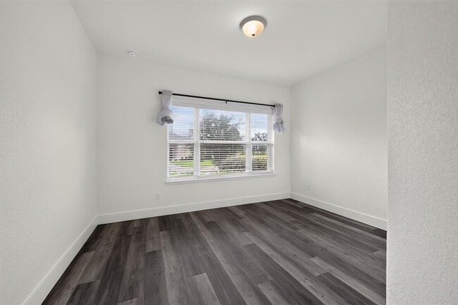 Building Photo - 104 Joseph Hawkins Ln