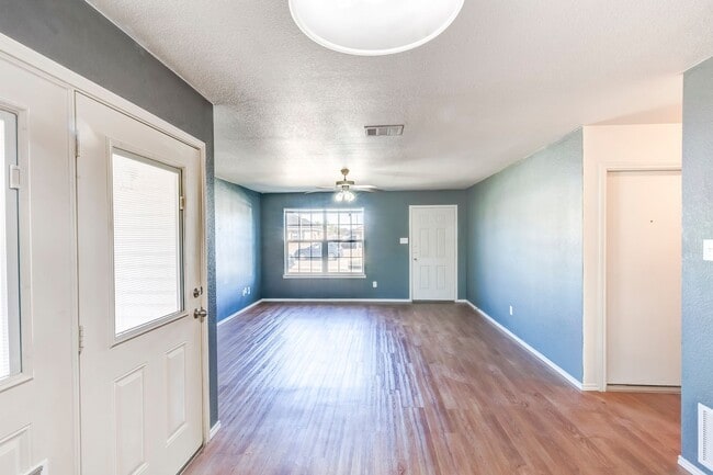 Building Photo - 2913 Starlight Dr