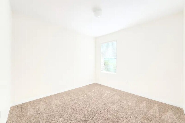 Building Photo - 2220 NE 5th Ave