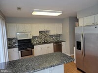 Building Photo - 2904 Saxony Dr