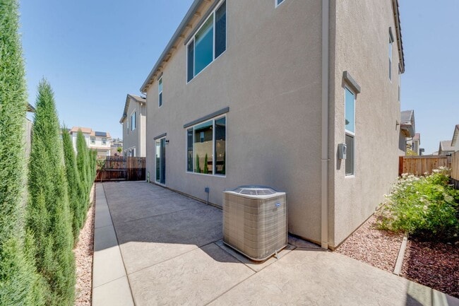 Building Photo - Never Lived In 4 Bedroom Home for Rent in Folsom Ranch!