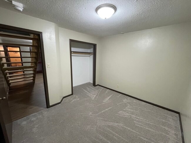 Building Photo - 3110 Alpine Dr