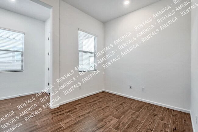 Building Photo - 10858 W Yates Ln