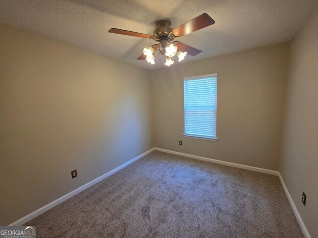 Building Photo - 602 N Fairfield Dr