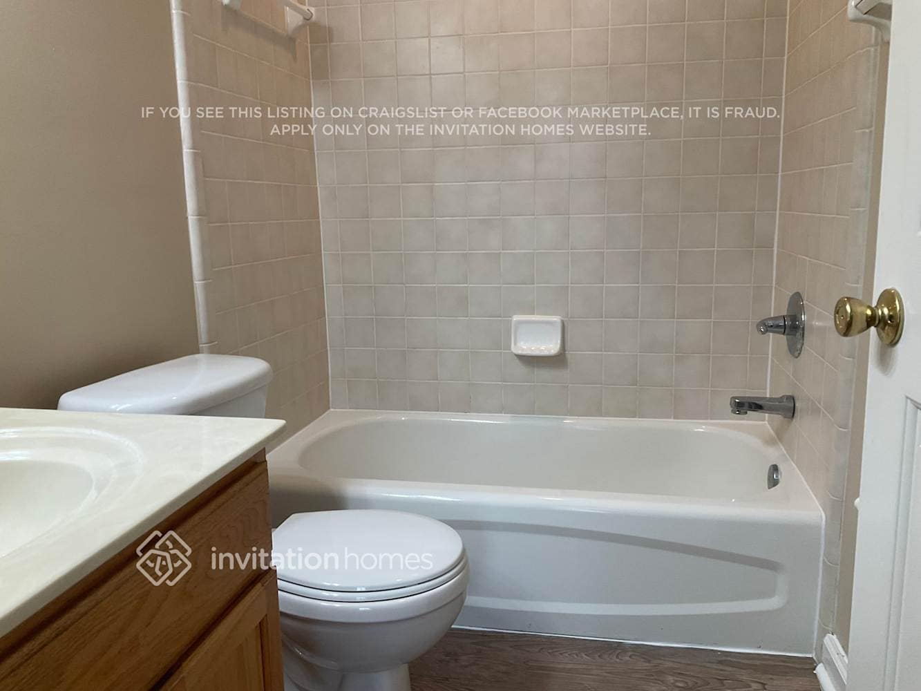 Building Photo - 204 Hidden Lake Dr