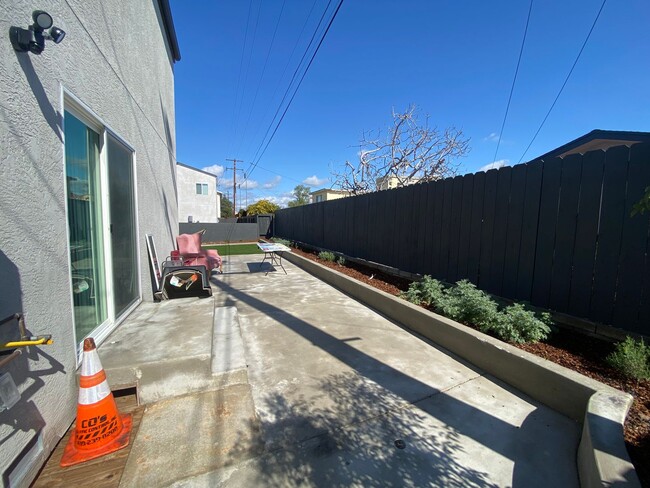 Building Photo - Beautiful 4BD/2BA (Lease out, pending sign...