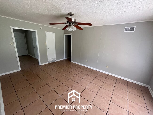 Building Photo - Charming 3BR/2BA in 38118 | Low-Maintenance Tile Floors, Bay Window & Patio