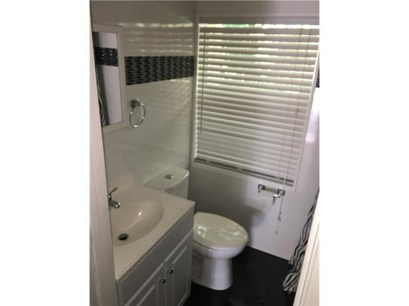 Building Photo - 120 NE 1st Ave