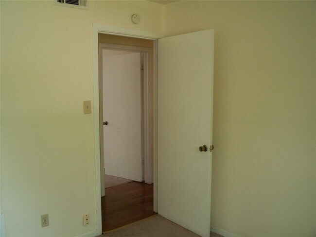 Building Photo - 1745 Wooten Park Dr