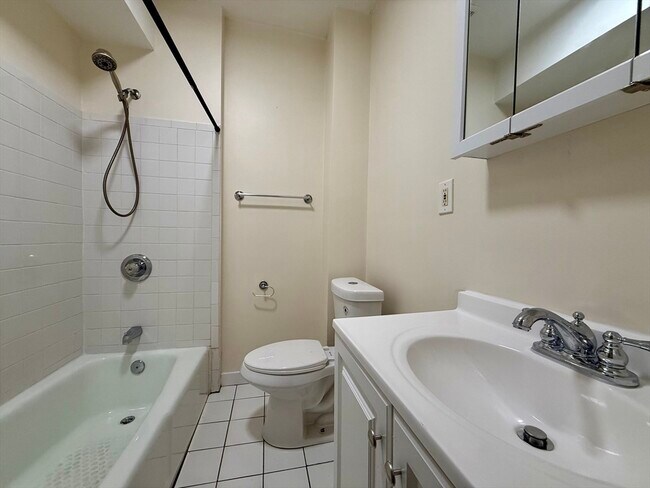 Building Photo - 11 John St