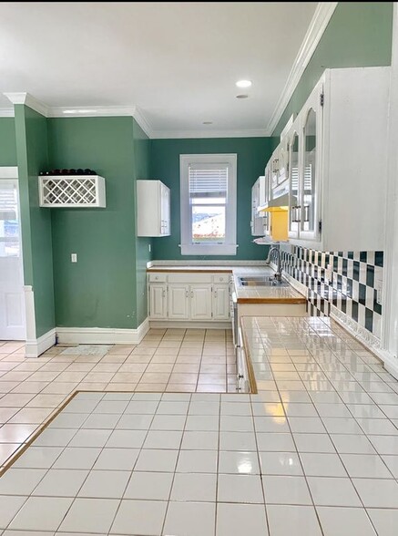 The kitchen is in the middle of a full-on remodel -- come back soon for new photos of the work! - 825 Vine St