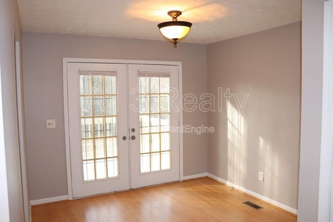 Building Photo - 508 Jarrett Ct