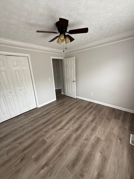 Building Photo - 5600 Sugar Crossing Dr