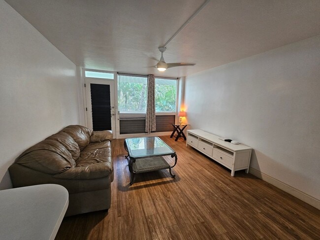 Building Photo - Fully Furnished. Updated. Waikiki (No parking)