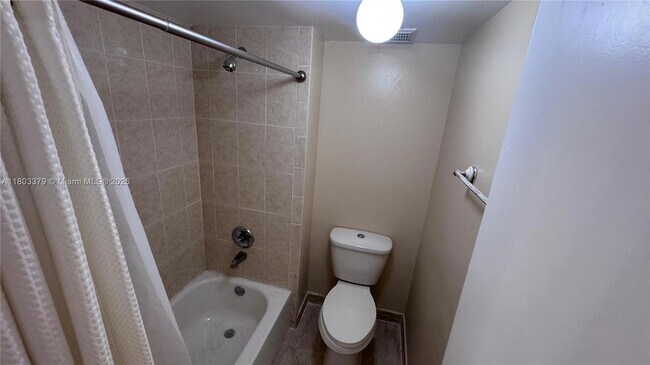 Building Photo - 227 Lakeview Dr