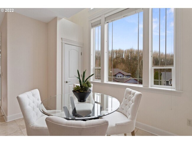 Building Photo - Bright & Beautiful Forest Heights Home with Gourmet Kitchen, Bonus Space & Private Cul-de-Sac Set...