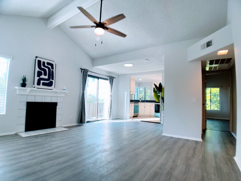 Building Photo - 22725 Lakeway Dr