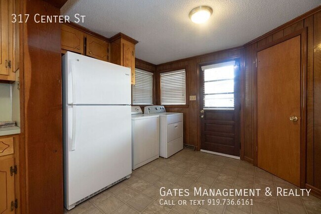 Building Photo - 317 Center St