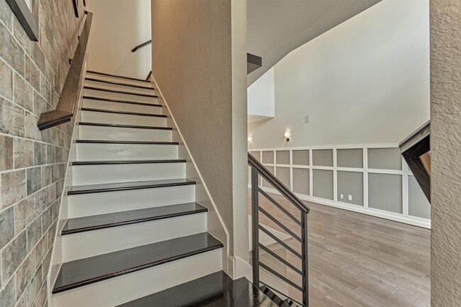 Building Photo - 9627 Towne Lake Pkwy