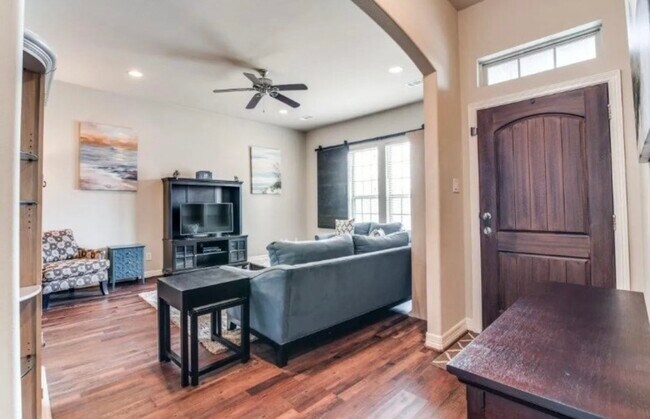 Building Photo - 607 Mallard Dr