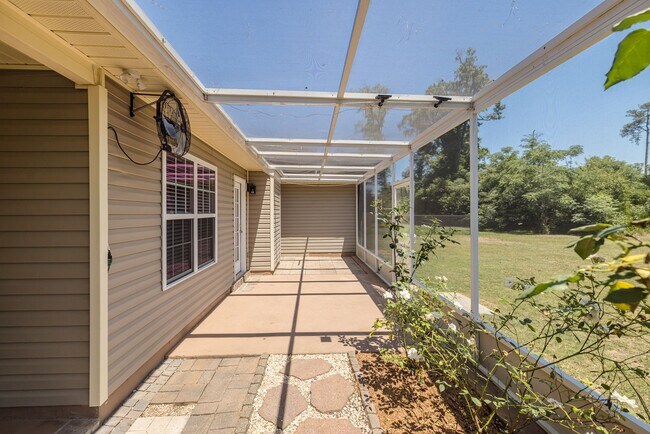 Building Photo - 203 Hayne Dr