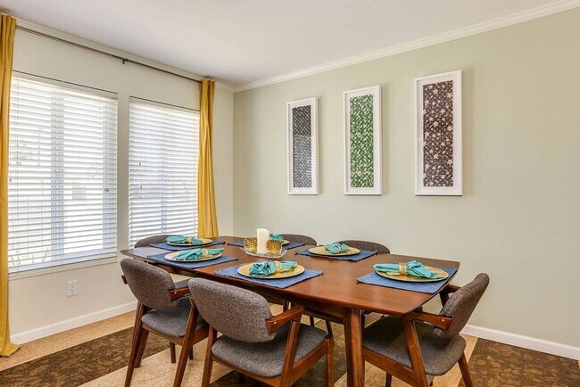 Building Photo - Family-Friendly Oasis in North Palm Springs