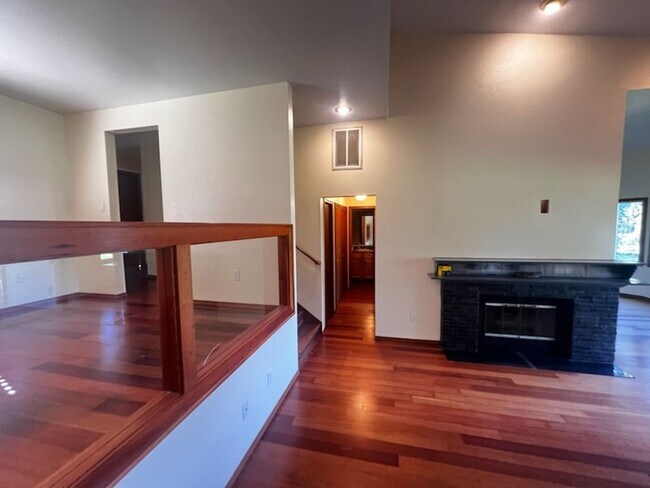 Building Photo - Condo with a golf course view