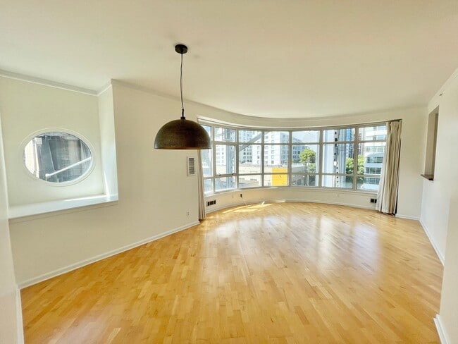 Building Photo - Panoramic City View 2Br/2BA Waterfront SF ...