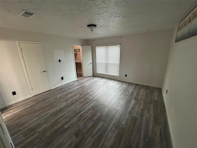 Building Photo - 13507 White Cliff Dr