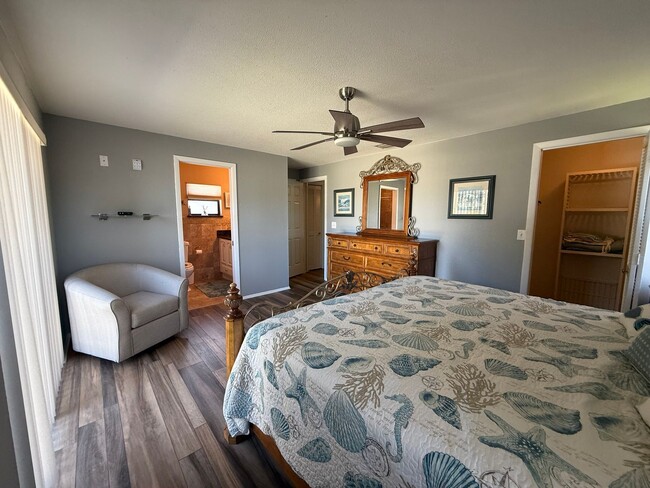 Building Photo - 2 Bedroom/2 Bathroom Available Now! 55+ An...